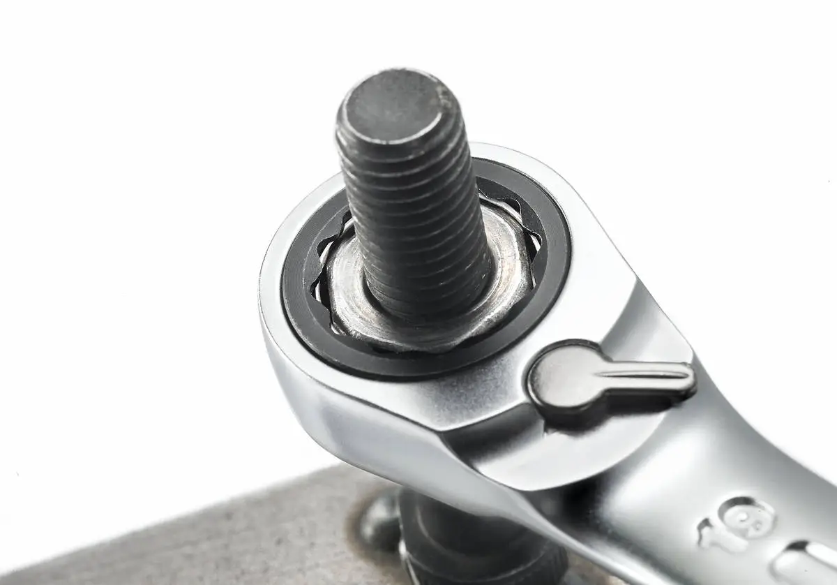 Facom 467AS.18 Metric Anti-Slip Ratcheting Combination Spanner 18mm - Image 4